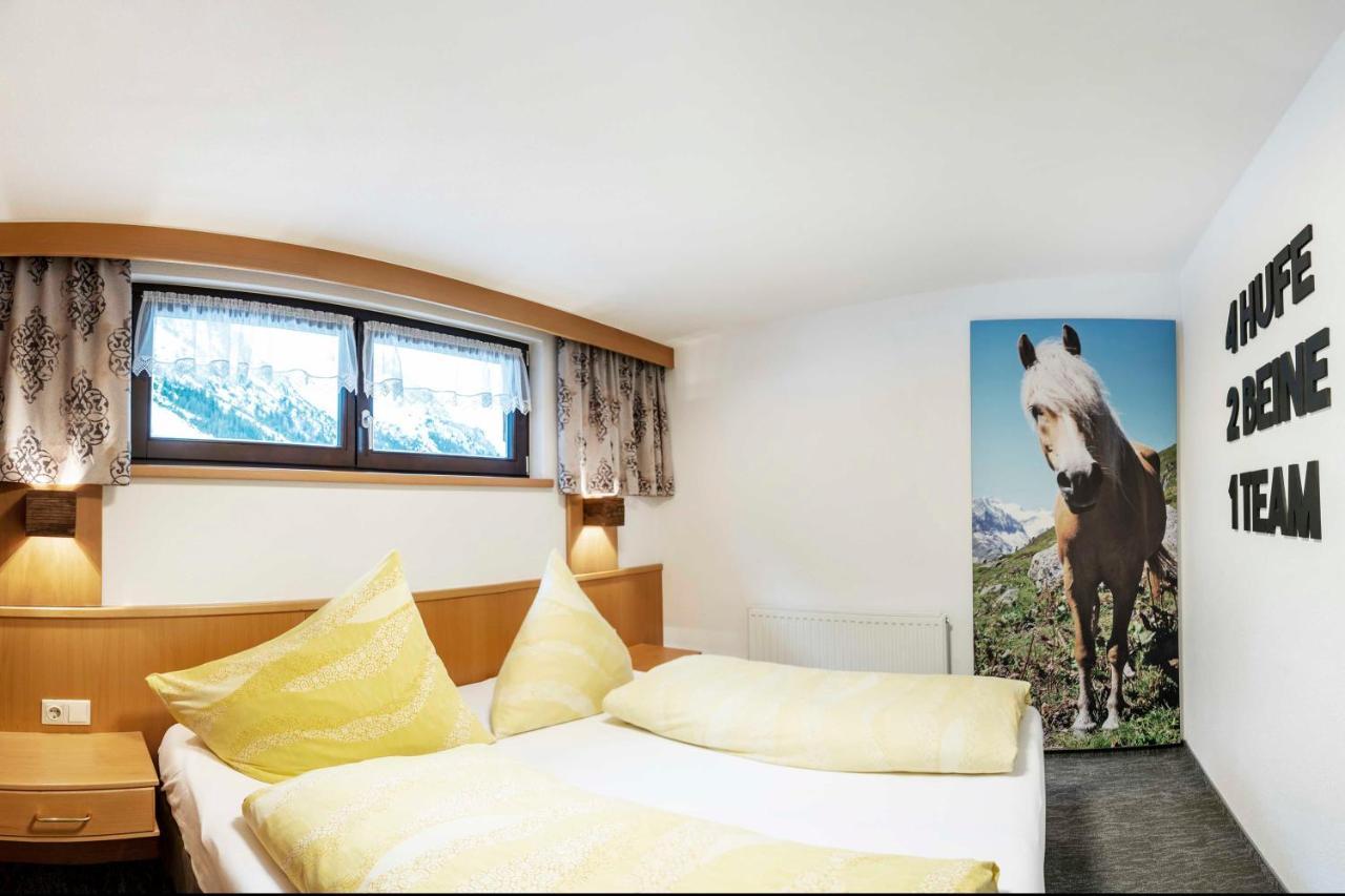 Hotel Almhof-Reithof Pitztal à Sankt Leonhard im Pitztal Extérieur photo