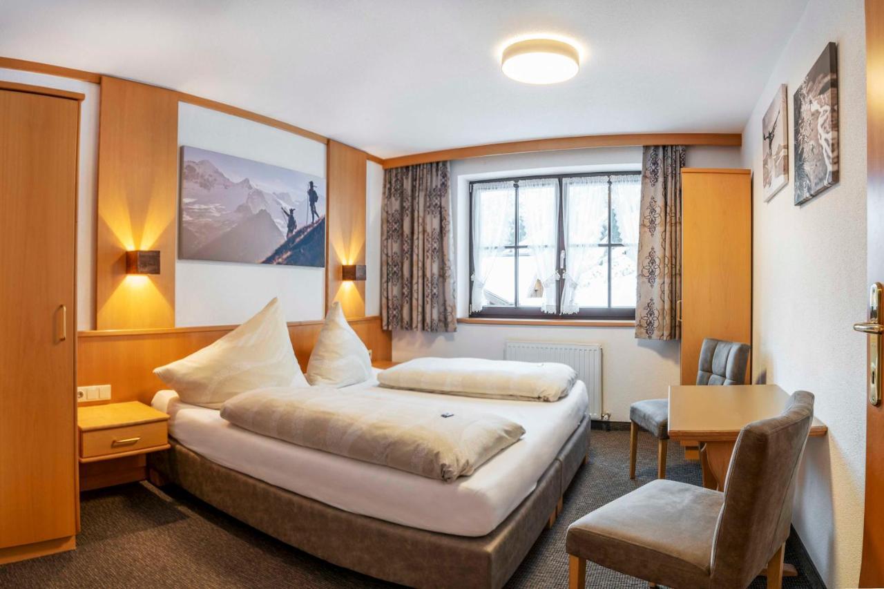 Hotel Almhof-Reithof Pitztal à Sankt Leonhard im Pitztal Extérieur photo