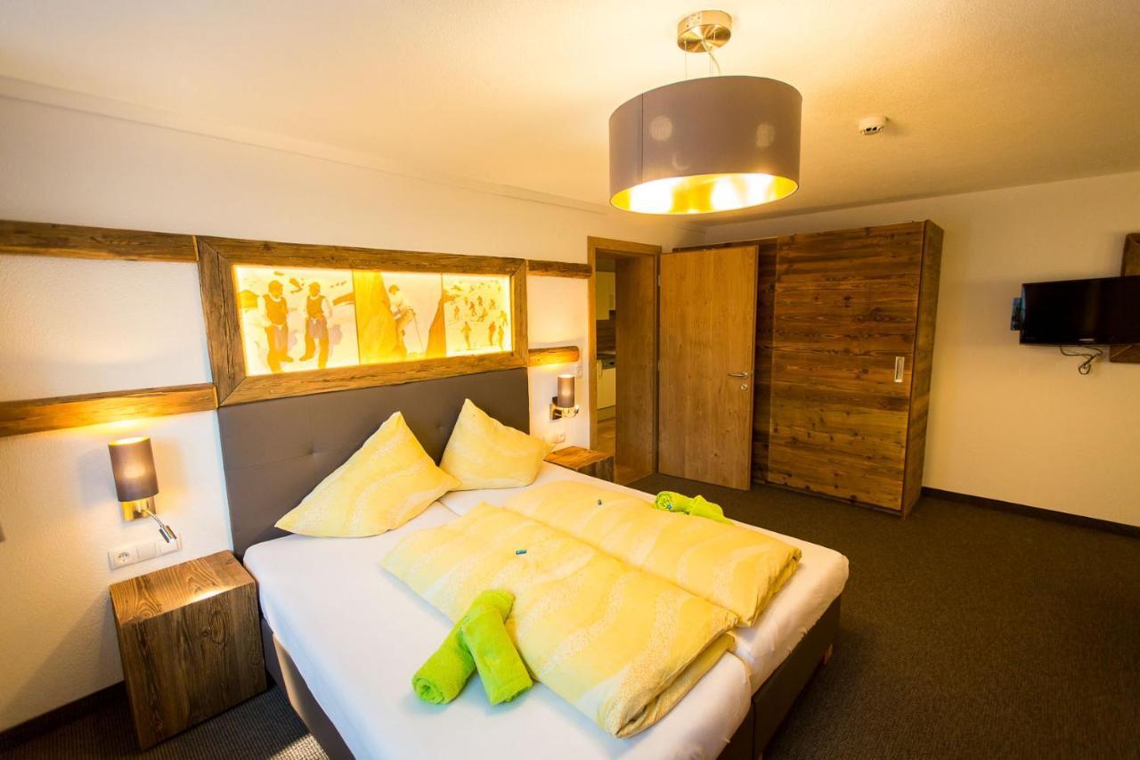 Hotel Almhof-Reithof Pitztal à Sankt Leonhard im Pitztal Extérieur photo